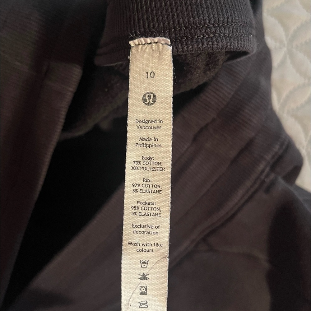 Gently used women’s Lululemon joggers